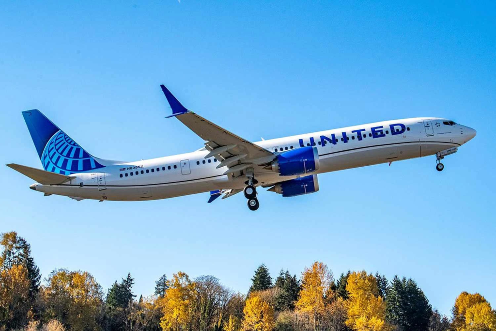 Boeing 737 MAX 10